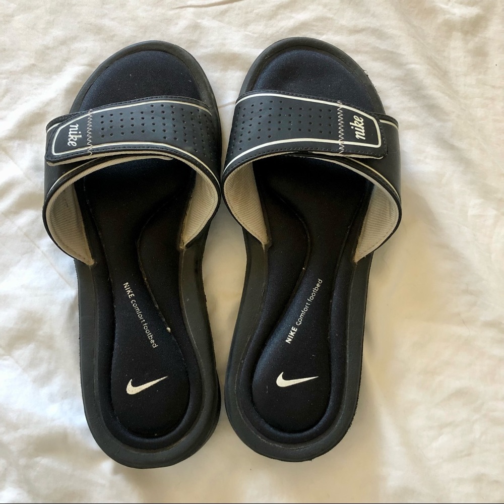 Nike slides size 7